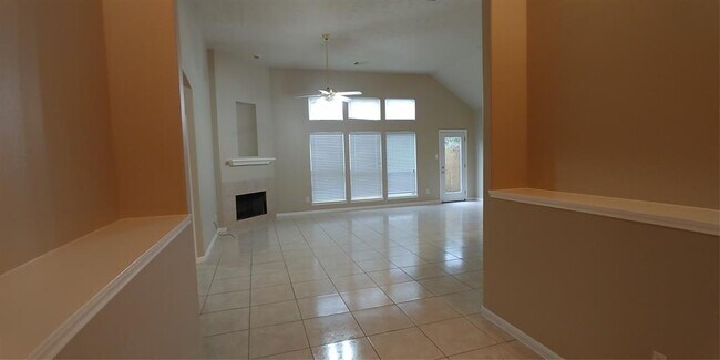 Foto del edificio - 14102 Lindencroft Ct