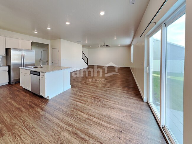 Building Photo - 1184 N Wagon Way