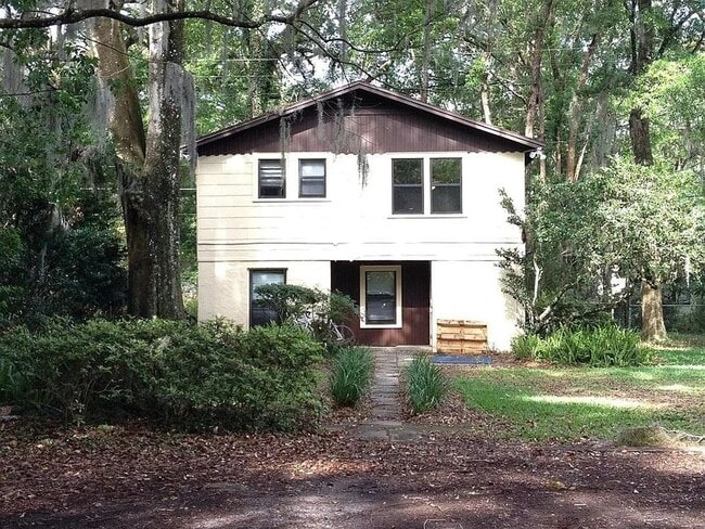 2 bedroom 2 bath house near UF - 2 bedroom 2 bath house near UF