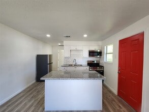 Building Photo - 2706 Berry St