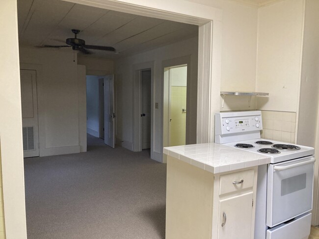 Building Photo - 803 Rockledge Dr