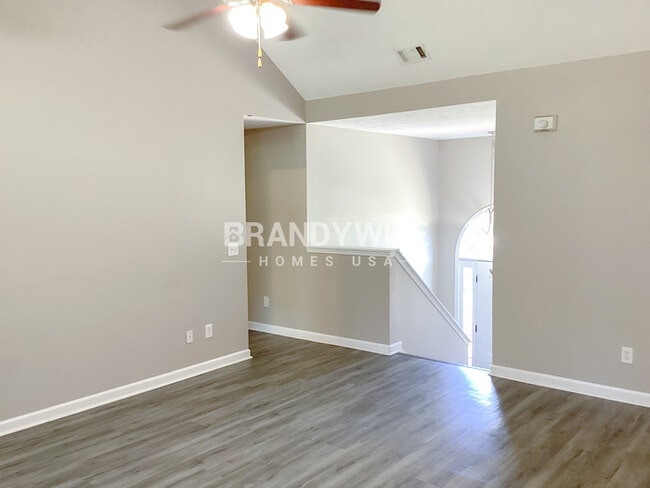 Building Photo - 60 Pine Shadow Cir