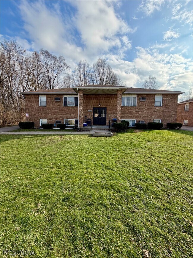 Building Photo - 841 Moyer Ave