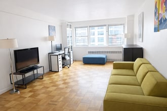 Building Photo - 404 E 66th St