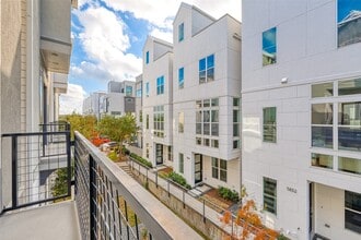 Building Photo - 5838 E Post Oak Ln