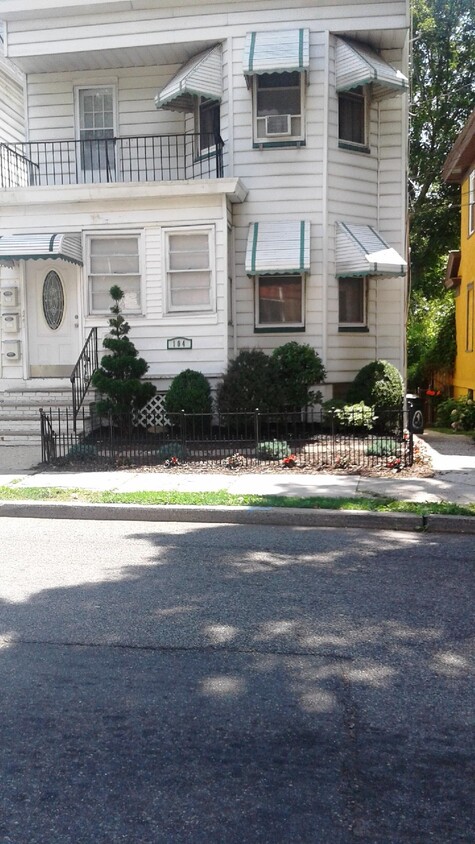 Front of house - 104 N Munn Ave