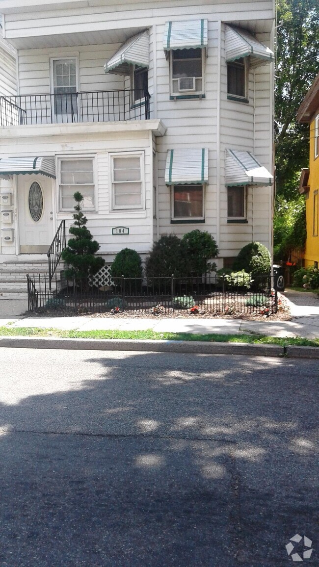 Building Photo - 104 N Munn Ave