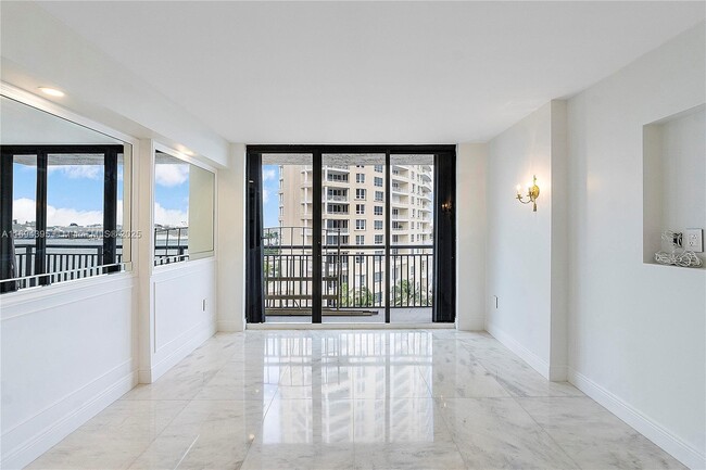 Foto del edificio - 540 Brickell Key Dr