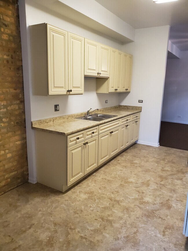 Kitchen - 5627 S Indiana Ave