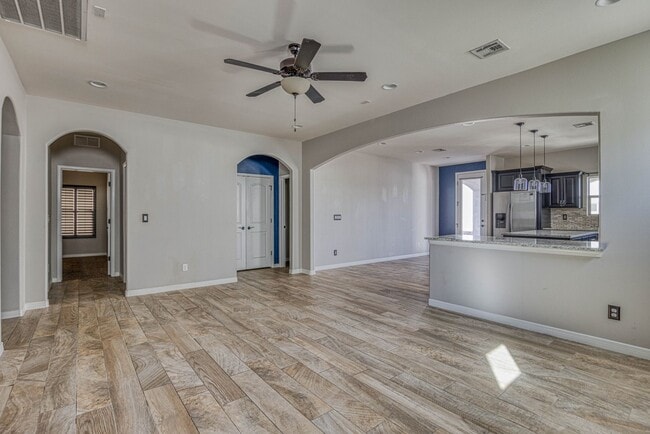 Building Photo - Beautiful East side House