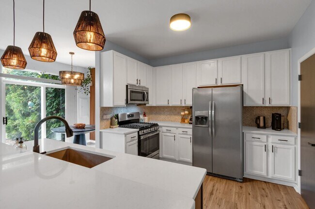Building Photo - 1221 Courtland Cir