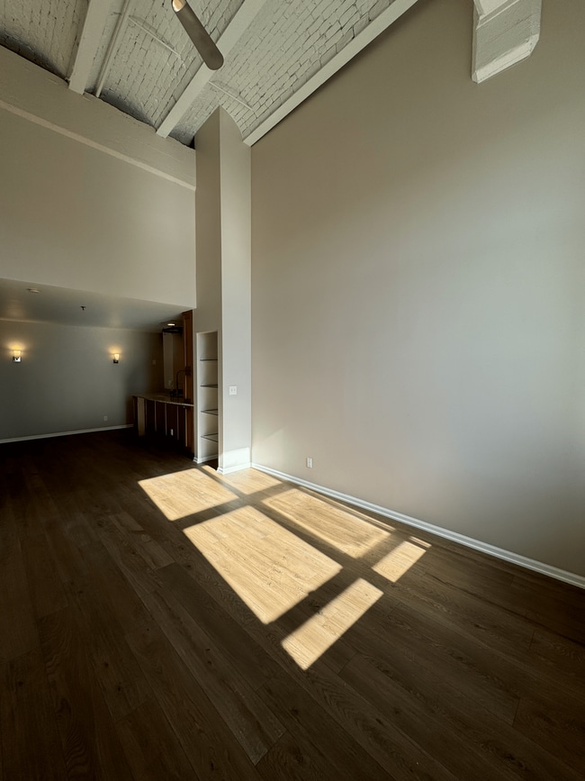 Foto del edificio - 270 E Highland Ave