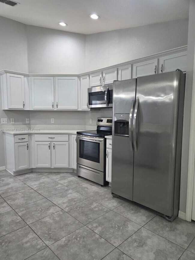 Building Photo - 6640 NW 48th Terrace
