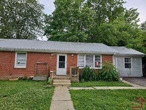 Building Photo - 555 E 20th St