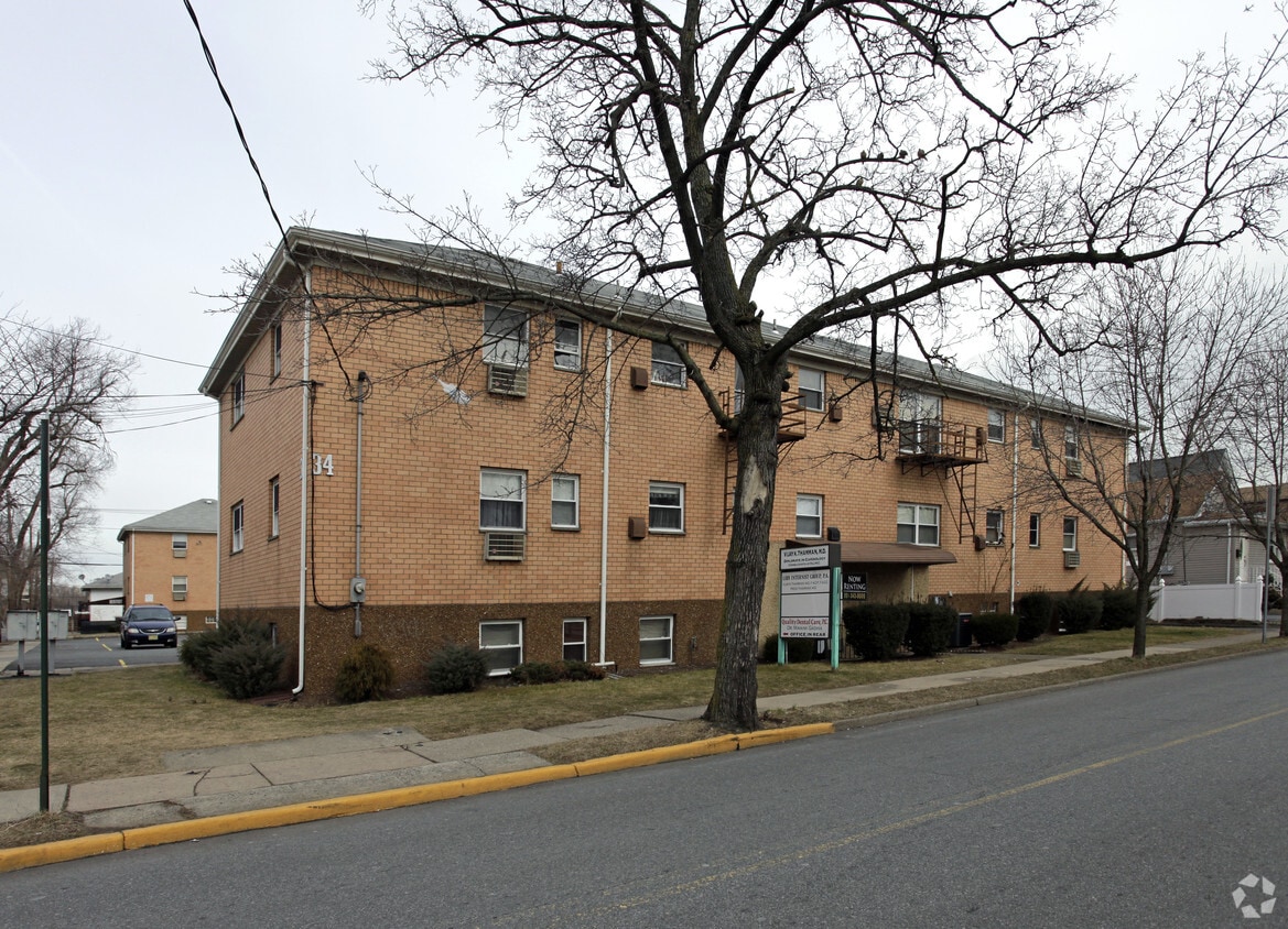 Primary Photo - 34 Wisse St