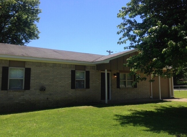 Building Photo - 1312 Kim Cir