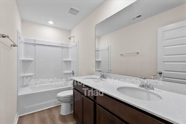 Foto del edificio - 174 Parker Ln