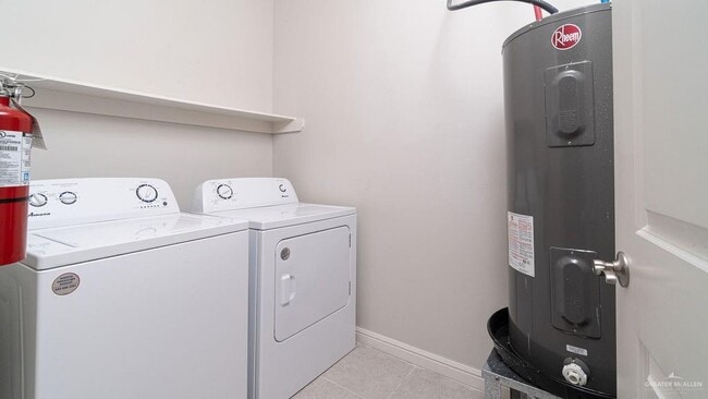 Building Photo - 9 W Fig Ave