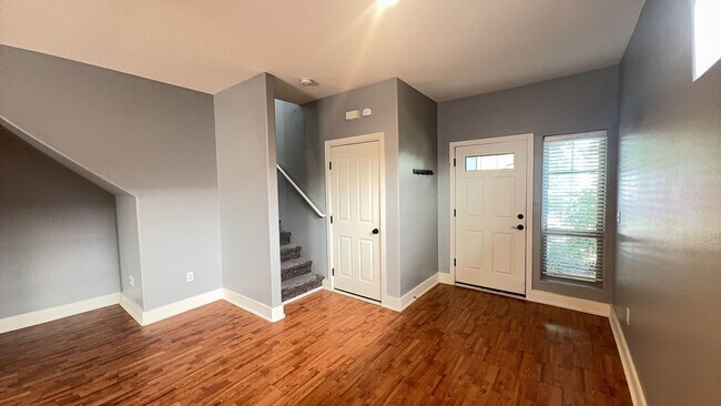 Building Photo - 2 Bedroom-2.5 Bath Townhome