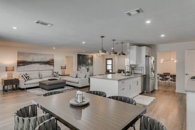 Foto del edificio - 4224 Shady Bend Dr