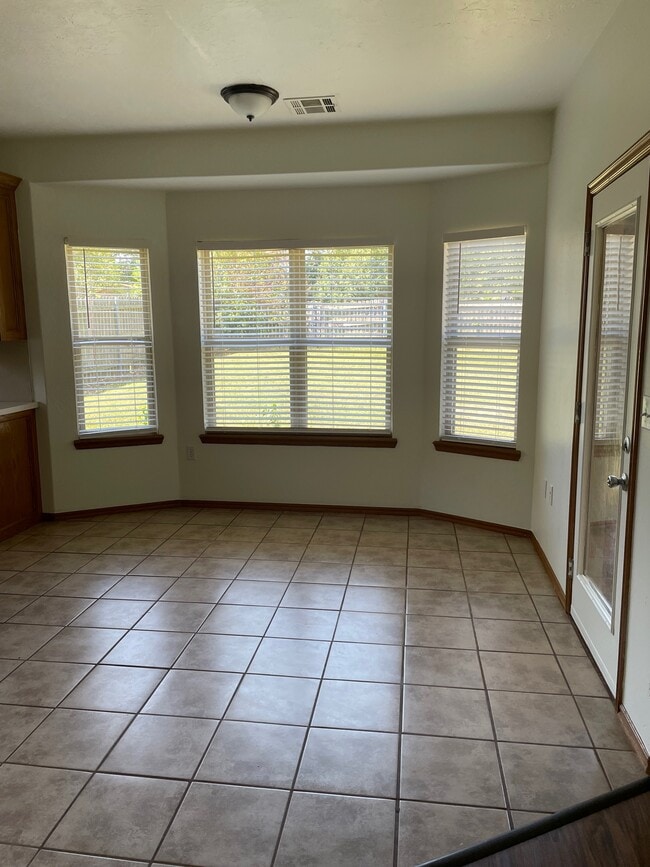 Building Photo - 813 N Harrison Ave