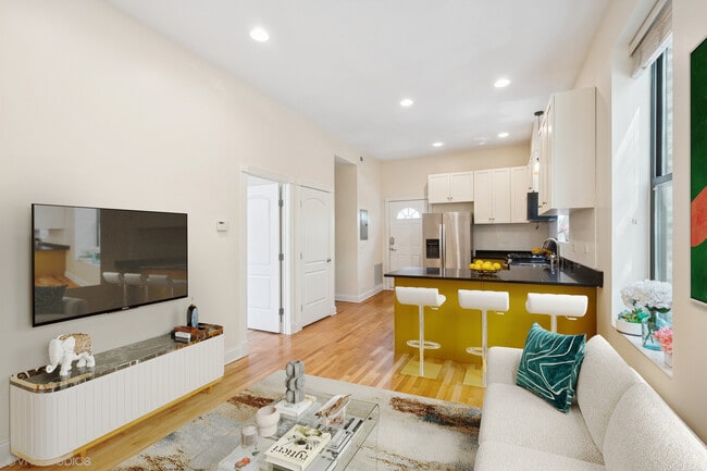 Foto del edificio - 2329 N Oakley Ave