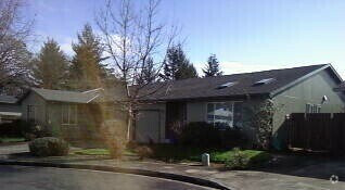 Building Photo - 733-739 Stephens Dr
