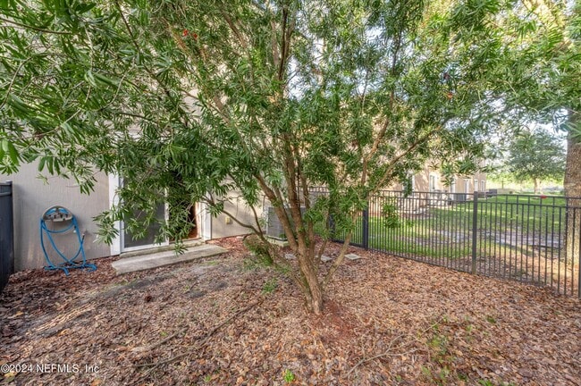 Building Photo - 807 Scrub Jay Dr