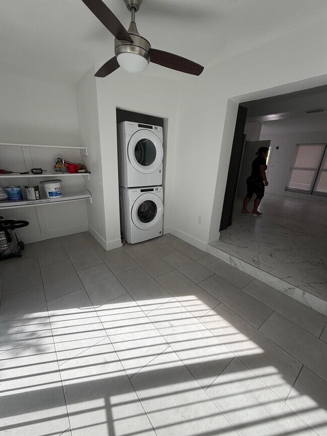 Building Photo - 4160 NE 15th Ave