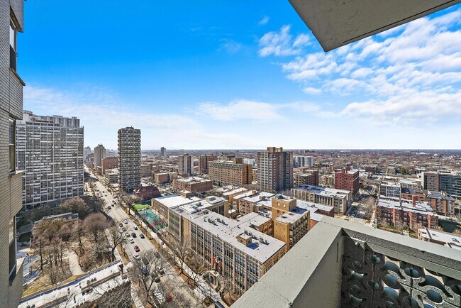 Foto del edificio - 6301 N Sheridan Rd