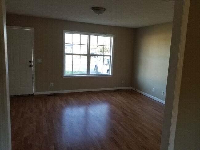 Building Photo - 106 Dixie Ct