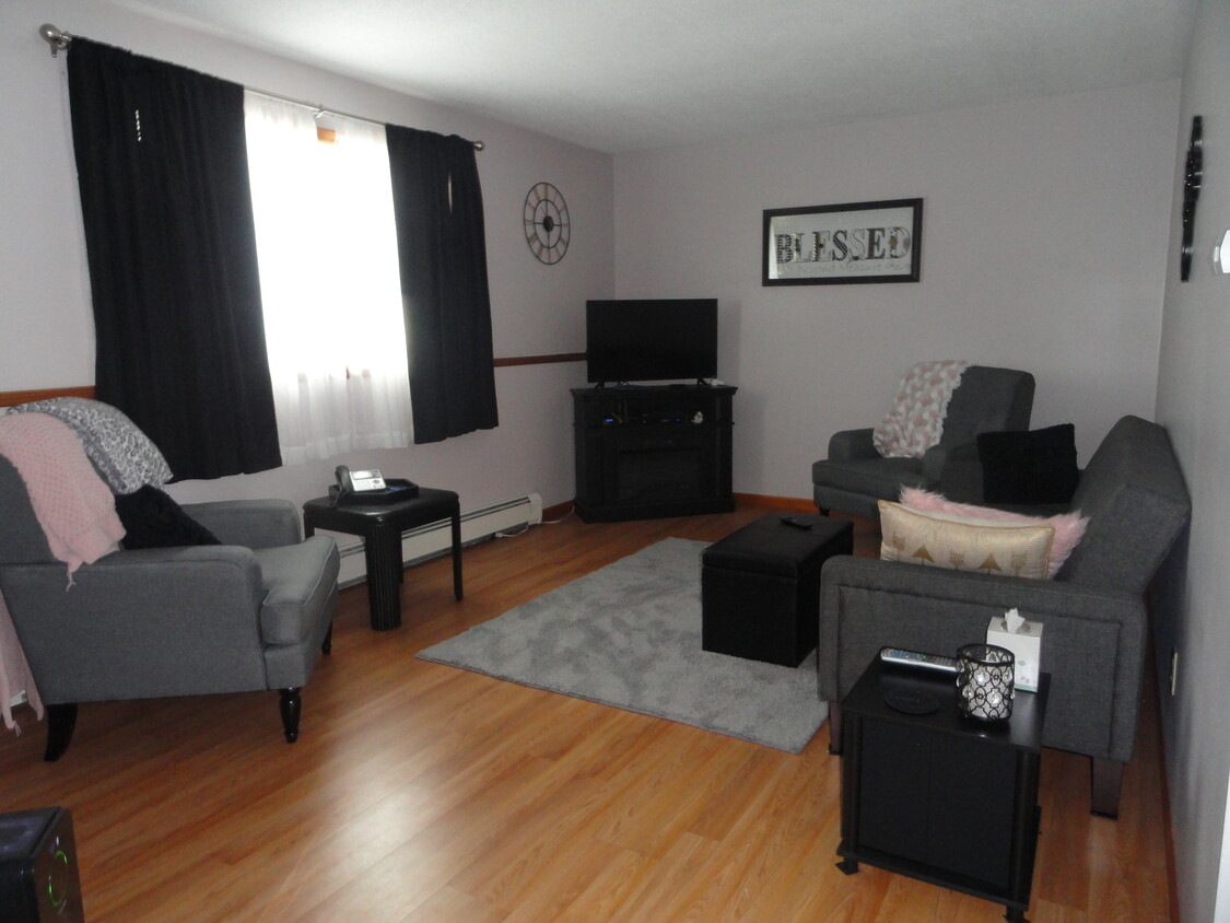 living room - 4369 Manhattan E