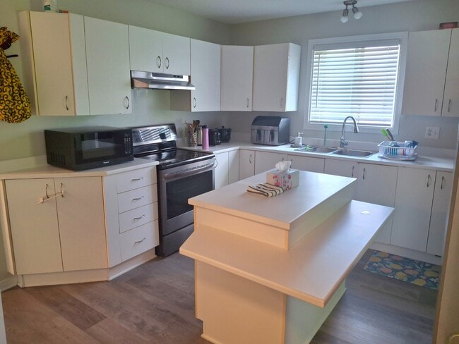 Building Photo - Grand 2 chambres + 1 stationnement inclus - Rue de la Futaie, Gatineau