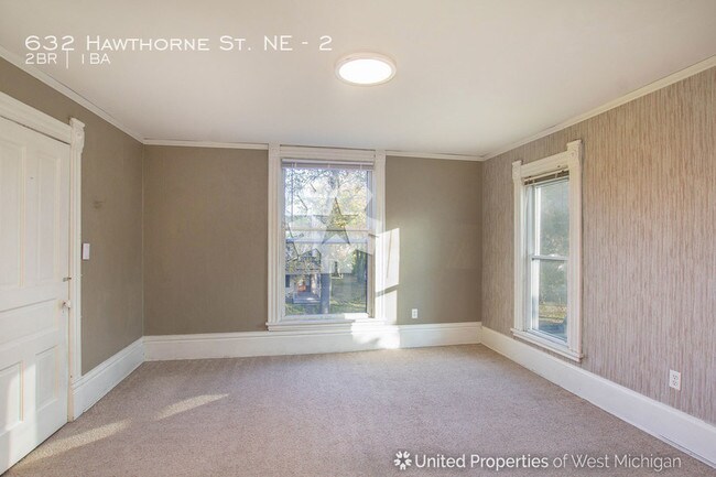 Building Photo - 632 Hawthorne St NE