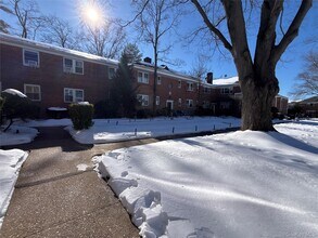 Building Photo - 25 Dolphin Green