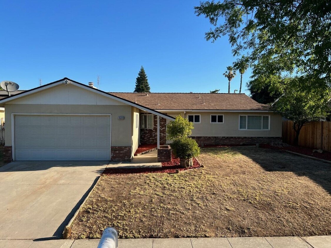 Foto principal - 4644 W Holland Ave