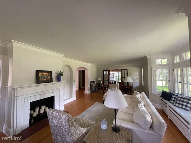 Building Photo - 4 br, 2 bath House - 225 Holly Road