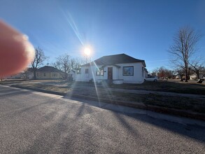 Building Photo - 29 W 16th Ave