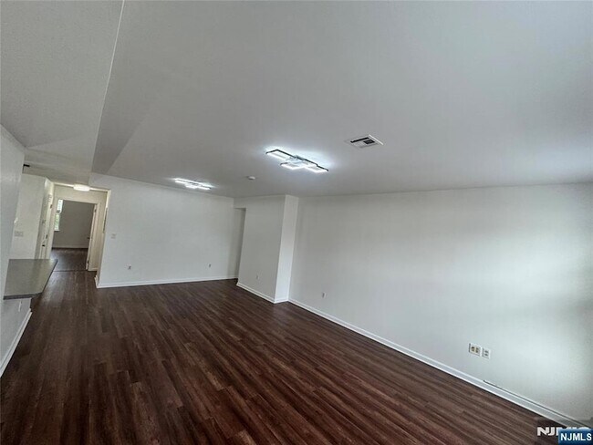 Foto del edificio - 225 Halladay St