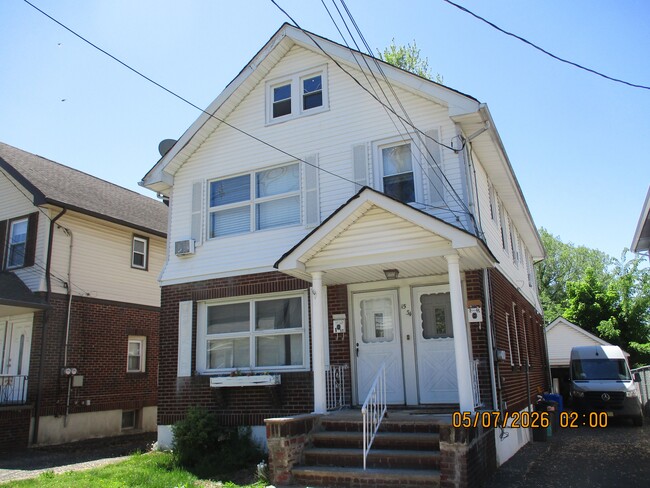 Foto del edificio - 15-34-34 Parmelee Ave