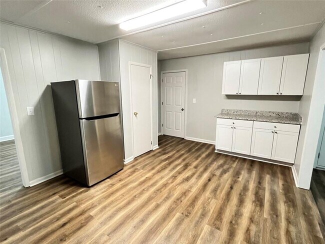 Foto del edificio - 607 W Creek Ct