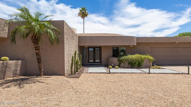 Building Photo - 8101 E Del Timbre Dr