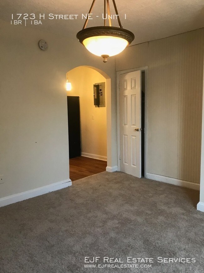 Building Photo - H Street Corridor One Bedroom One Bathroom!