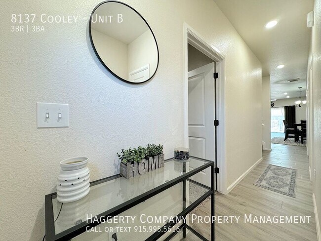 Foto del edificio - 3 Bed/2.5 Bath Townhome with Refrig A/C!