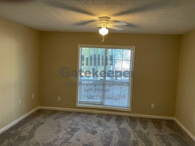 Foto del edificio - 385 Burch Rd