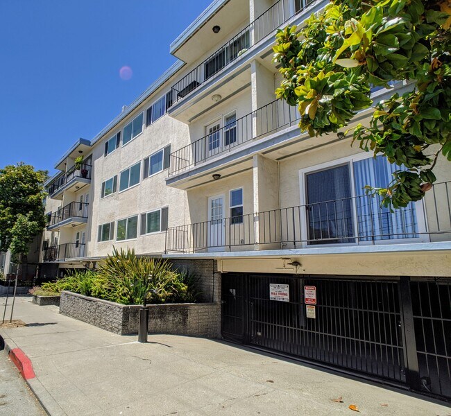 Building Photo - 2117 Haste St