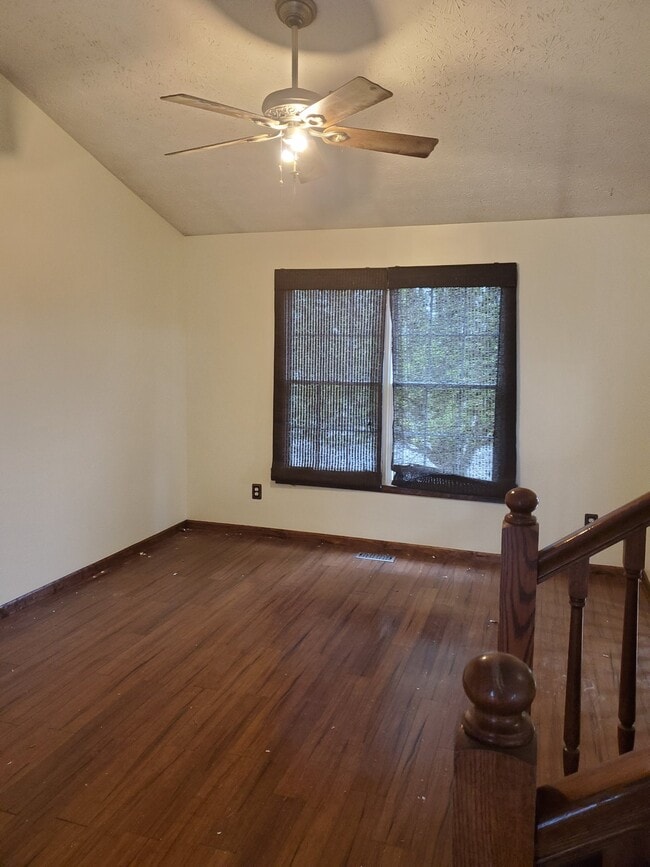 Building Photo - 1864 Pine Grove Pl