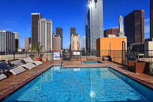 Foto del edificio - 312 W 5th St