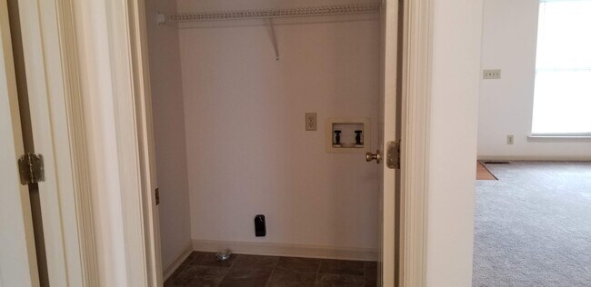 Foto del edificio - 303 Stroud Dr