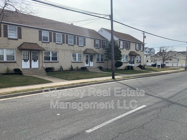 Building Photo - 201 W Youngs Ave